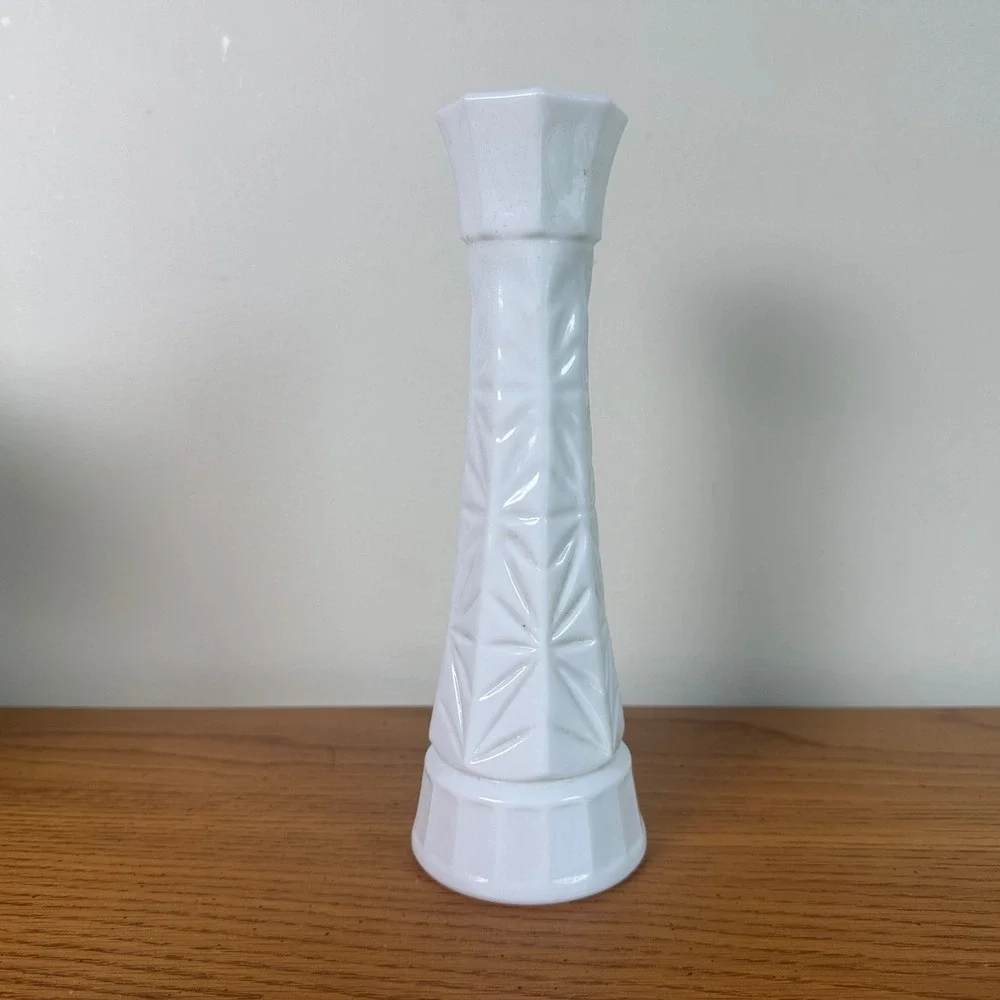Vintage White‎ Milk Glass Stars and Bars Pattern Bud Vase MCM Decor